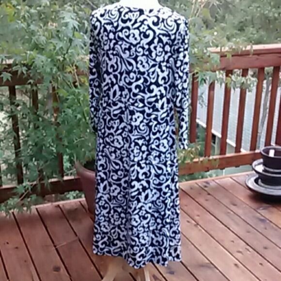 Chelsea Studio Dress  - Picture 6 of 8